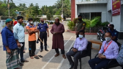 বিদেশ ফেরতদের পুলিশের হাতে তুলে দেয়ার নির্দেশ বিদেশ ফেরতদের পুলিশের হাতে তুলে দেয়ার নির্দেশ