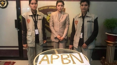 শাহজালালে ১০ কেজি সোনাসহ নারী ক্রু আটক শাহজালালে ১০ কেজি সোনাসহ নারী ক্রু আটক