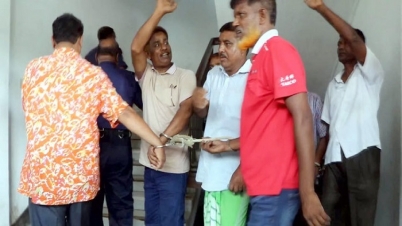 শেখ হাসিনার ট্রেনবহরে হামলা: ৯ জনের মৃত্যুদণ্ড শেখ হাসিনার ট্রেনবহরে হামলা: ৯ জনের মৃত্যুদণ্ড