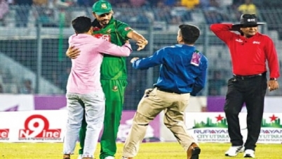এভাবে কাছে আসা যাবে না: মাশরাফি