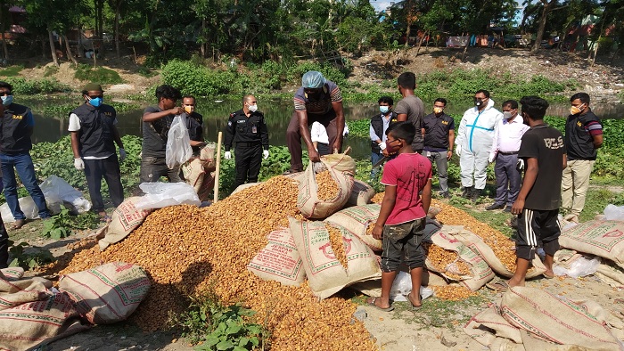 বগুড়ার কাহালু উপজেলার মুরইল এলাকার নিউ আফরিন কোল্ড স্টোরেজ থেকে র‌্যাব অভিযান চালিয়ে ৬০ বস্তা ভেজাল খেজুর জব্দ করে। পরে করতোয়া নদীতে ফেলে দেয়া হয়।