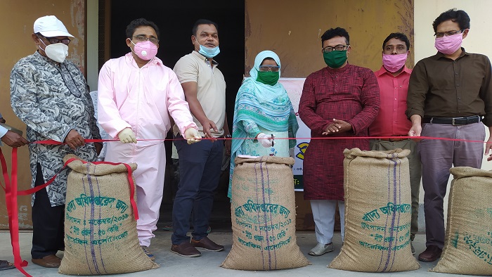 বোরো ধান সংগ্রহ কার্যক্রম উদ্বোধন করেন নন্দীগ্রাম উপজেলা নির্বাহী অফিসার