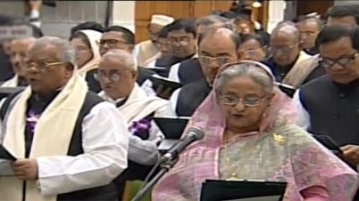 শপথ নিলেন শেখ হাসিনাসহ নবনির্বাচিত এমপিরা