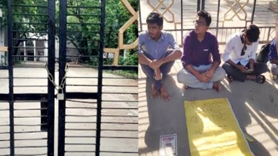 ঢাবির সব ফটকে তালা: ছাত্রদের অবস্থান ধর্মঘট