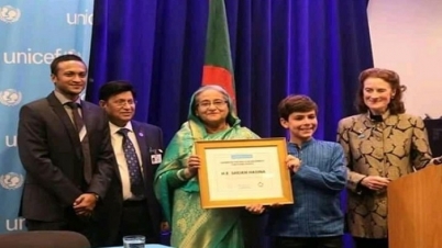 শেখ হাসিনাকে চ্যাম্পিয়ন অব স্কিল ডেভেলপমেন্ট ফর ইয়ুথ সম্মাননা