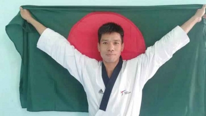 বাংলাদেশকে প্রথম স্বর্ণ পদক এনে দিলেন দিপু 