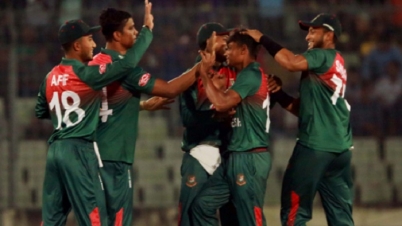জিম্বাবুয়েকে উড়িয়ে ফাইনালে বাংলাদেশ