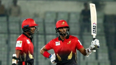 রংপুর রেঞ্জার্সকে বিশাল ব্যবধানে হারালো কুমিল্লা