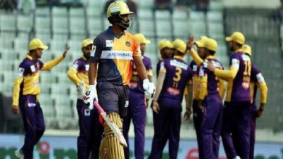 ঢাকাকে বড় স্কোর করতে দিলো না রাজশাহী