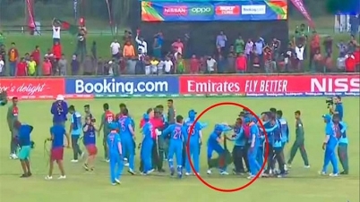 বাংলাদেশের পতাকা কেড়ে নেয় ভারতের ক্রিকেটাররা!(ভিডিও)