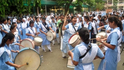 ফলাফলে এগিয়ে মেয়েরা