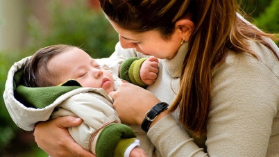 শীতে শিশুর যত্নে করণীয় শীতে শিশুর যত্নে করণীয়