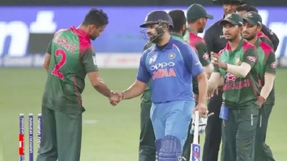 ক্যাচ মিস করে বিপাকে বাংলাদেশ  