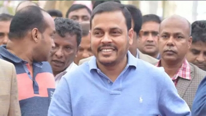 অস্ত্রসহ আটক যুবলীগ নেতা খালেদ মাহমুদ (ভিডিও) অস্ত্রসহ আটক যুবলীগ নেতা খালেদ মাহমুদ (ভিডিও)