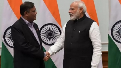 মোদির সঙ্গে তথ্যমন্ত্রীর সাক্ষাৎ