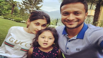 বাবার সঙ্গে জিম করছে সাকিবের ছোট্ট মেয়ে-ও!