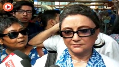 মমতাকে অবস্থান বদলাতে বললেন অপর্ণা