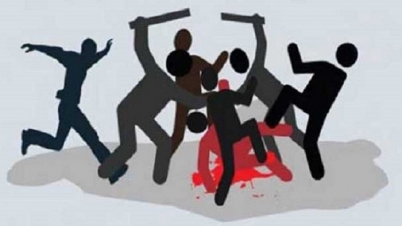 ছেলেধরা সন্দেহে গণপিটুনির শিকার হলেন তারা ছেলেধরা সন্দেহে গণপিটুনির শিকার হলেন তারা