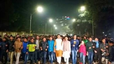 এবার তুলে নিয়ে ঢাবি ছাত্রী ধর্ষণ, প্রতিবাদে উত্তাল ক্যাম্পাস