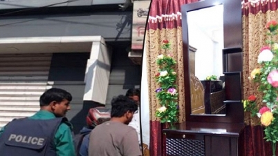 ড্রেসিং টেবিলে বক্সের ভেতর ৫ টুকরো লাশ ড্রেসিং টেবিলে বক্সের ভেতর ৫ টুকরো লাশ