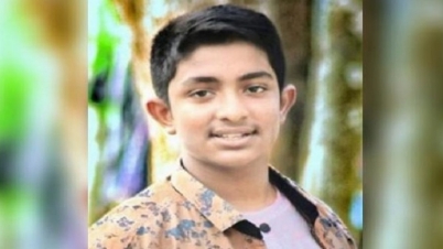 ‘ভিআইপি’র জন্য ফেরির অপেক্ষা, অ্যাম্বুলেন্সেই মৃত্যু স্কুলছাত্রের ‘ভিআইপি’র জন্য ফেরির অপেক্ষা, অ্যাম্বুলেন্সেই মৃত্যু স্কুলছাত্রের