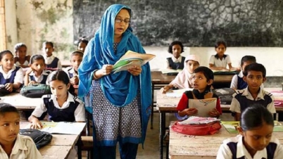 শিক্ষক হতে নারীদেরও লাগবে স্নাতক ডিগ্রী  
