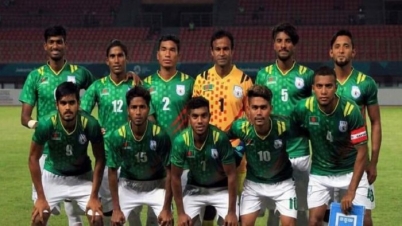 বিমান দুর্ঘটনা থেকে রক্ষে পেল বাংলাদেশ ফুটবল দল