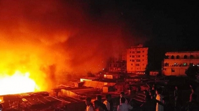 মিরপুরে বস্তিতে ভয়াবহ আগুন