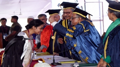 সিমেন্টের বদলে বালি, রডের বদলে বাঁশ দিয়ে বড় হবার স্বপ্ন নয়