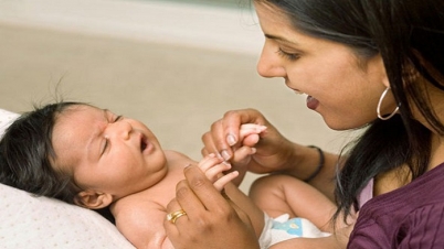 গরমে শিশুর যত্ন নেবেন কীভাবে ? গরমে শিশুর যত্ন নেবেন কীভাবে ?