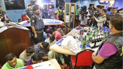 সাপের মাথায় কষ্টিপাথর ছুঁয়ে ক্যাসিনোতে শুরু হতো জুয়া সাপের মাথায় কষ্টিপাথর ছুঁয়ে ক্যাসিনোতে শুরু হতো জুয়া