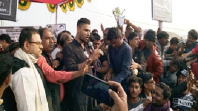 নৌকায় ভোট চাইলেন মাশরাফি