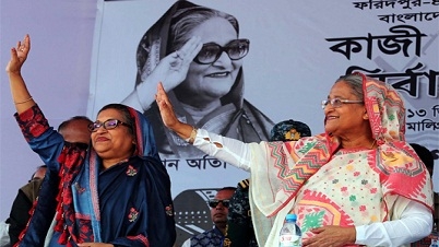 উন্নয়ন অব্যাহত রাখতে নৌকায় ভোট দিন: শেখ হাসিনা