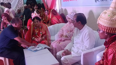 সাত জোড়া তরুণ-তরুণীর যৌতুকবিহীন বিয়ে সাত জোড়া তরুণ-তরুণীর যৌতুকবিহীন বিয়ে