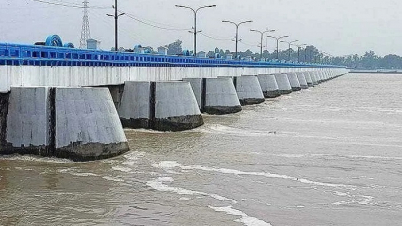 বাড়ছে তিস্তার পানি, খুলে দেওয়া হলো ৪৪ জলকপাট বাড়ছে তিস্তার পানি, খুলে দেওয়া হলো ৪৪ জলকপাট