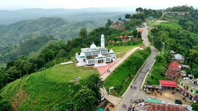 ১৭০০ ফুট উচ্চতায় সাজেক ভ্যালির মসজিদে মুগ্ধ পর্যটক ১৭০০ ফুট উচ্চতায় সাজেক ভ্যালির মসজিদে মুগ্ধ পর্যটক