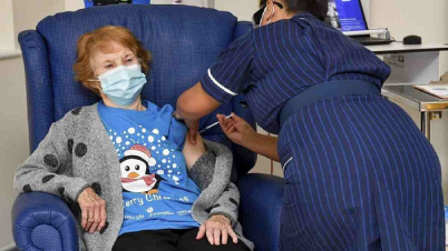 প্রথম টিকা নিলেন যিনি