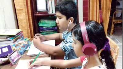 অনলাইন ক্লাসে বাড়ছে শিশুর স্বাস্থ্যঝুঁকি!