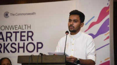 হাঁসের মাংস খাওয়ার কথা বলে সমালোচনার মুখে আসিফ মাহমুদ
