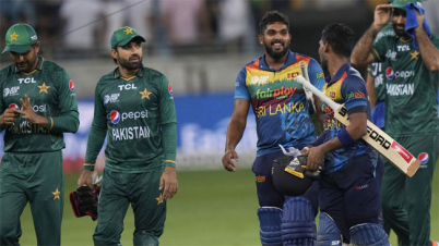 শেষ ওভারের নাটকীয়তায় পাকিস্তানকে হারিয়ে ফাইনালে শ্রীলঙ্কা