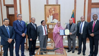 শেয়ারবাজারে বিও অ্যাকাউন্ট খুললেন প্রধানমন্ত্রী