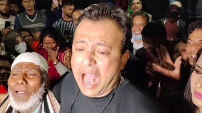 যে কারণে হাউমাউ করে কাঁদেন রিয়াজ