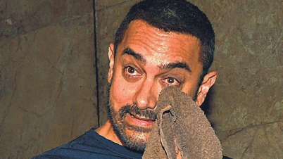 কেন বাড়ি এসে কাঁদতেন আমির খান? কেন বাড়ি এসে কাঁদতেন আমির খান?