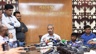 জাস্ট ওয়েট, কিছুদিনের মধ্যেই নির্বাচনের ঘোষণা শুনবেন: আসিফ নজরুল