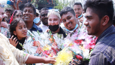 হেলিকপ্টারে চড়ে বরিশালে শ্বশুরবাড়িতে এলেন জার্মান তরুণী