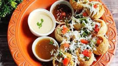 এশিয়ার ফুটপাতের সেরা খাবারের তালিকায় বাংলাদেশের ফুচকা