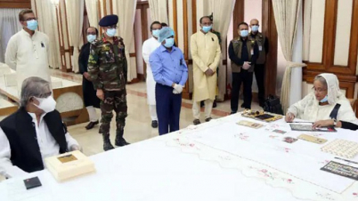 করোনা আক্রান্ত হয়েও গণভবনে, ডাকের ডিজিকে বরখাস্তের নোটিশ