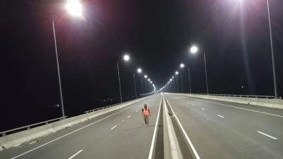 আলোয় উদ্ভাসিত পুরো পদ্মাসেতু