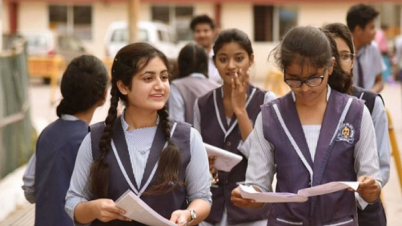 ১৮ বছরের নিচে শিক্ষার্থীদের দেওয়া হচ্ছে করোনার টিকা