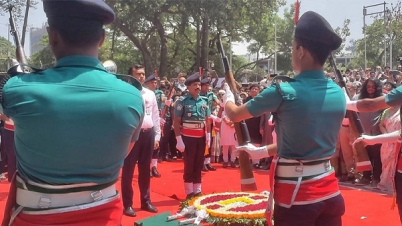 ফুলেল শ্রদ্ধায় গার্ড অব অনারে ডা. জাফরুল্লাহকে সম্মাননা